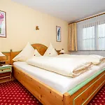 Gaestehaus Buechele Kleinwalsertal 컨트리하우스